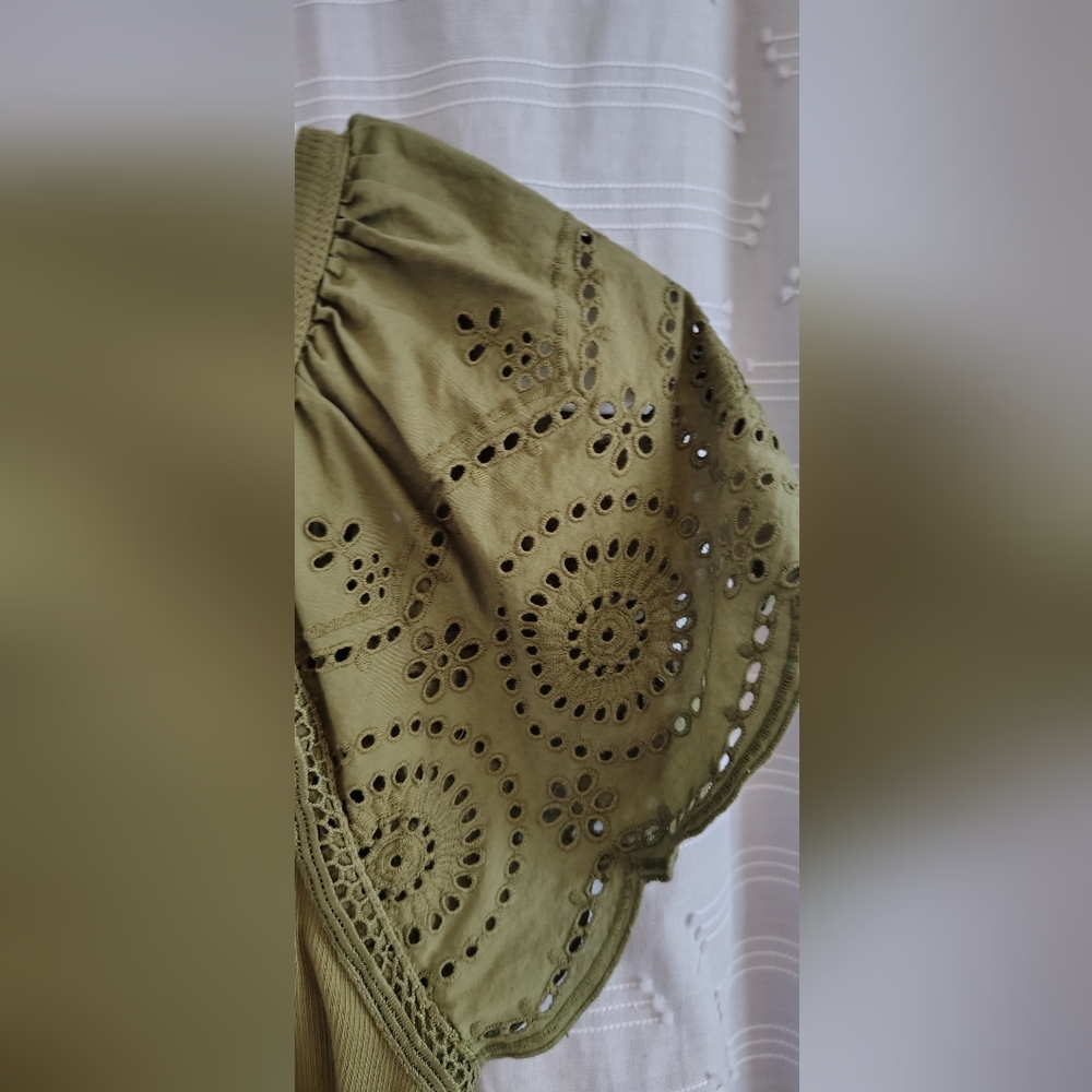 LOFT Light Olive Green Eyelet Sleeve Ribbed Tee - Picture 4 of 5